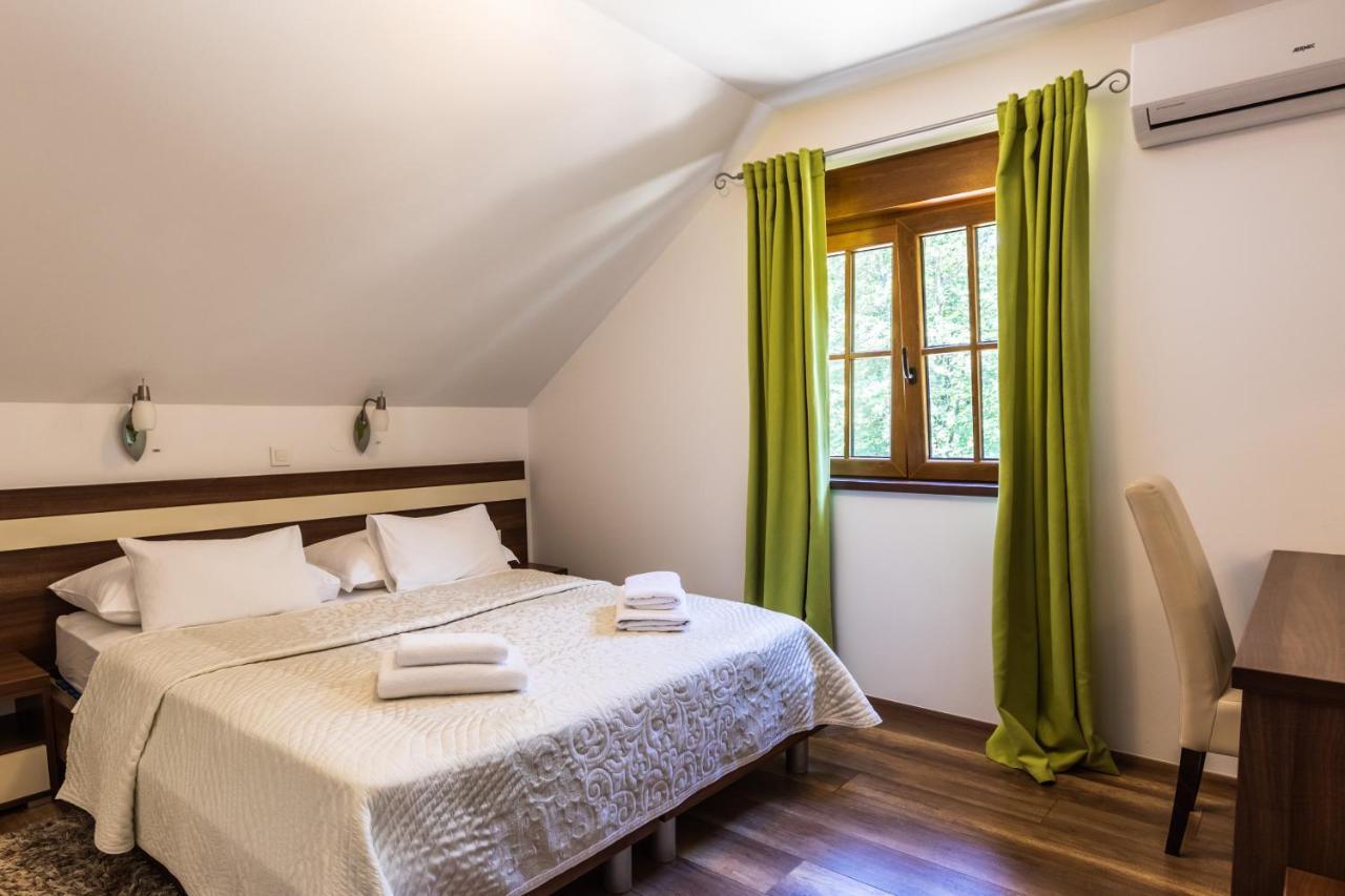 Golden Lakes Rooms Plitvička Jezera Esterno foto