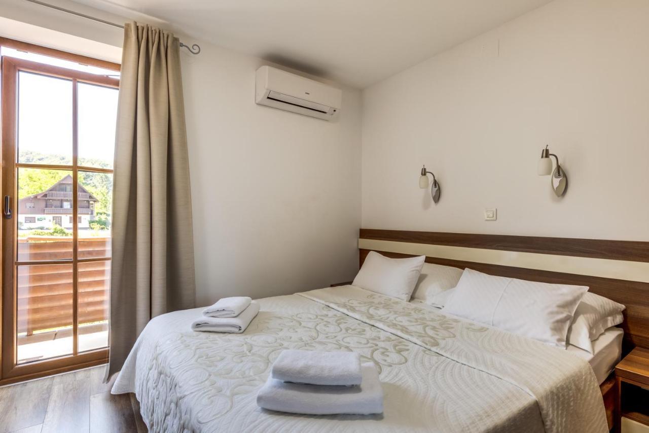 Golden Lakes Rooms Plitvička Jezera Esterno foto