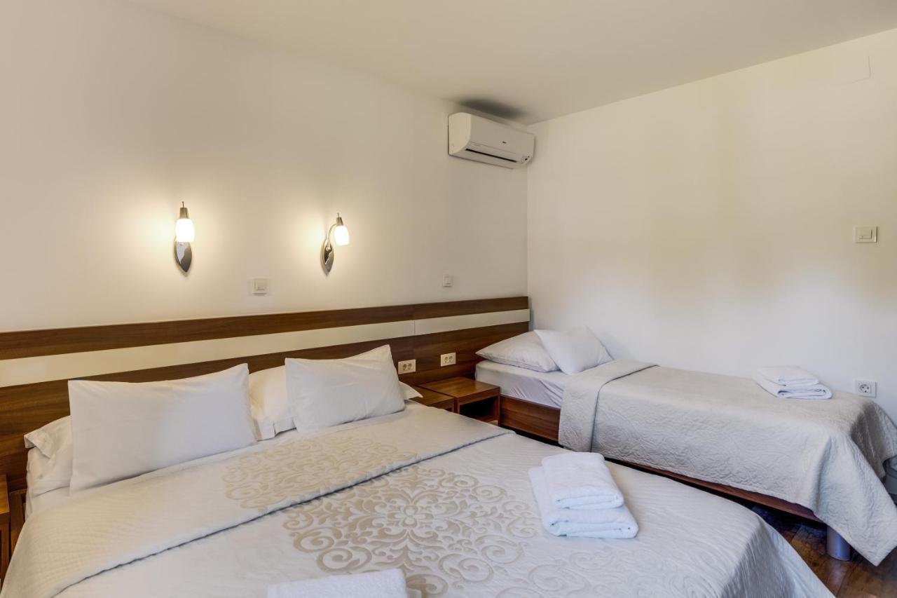 Golden Lakes Rooms Plitvička Jezera Esterno foto