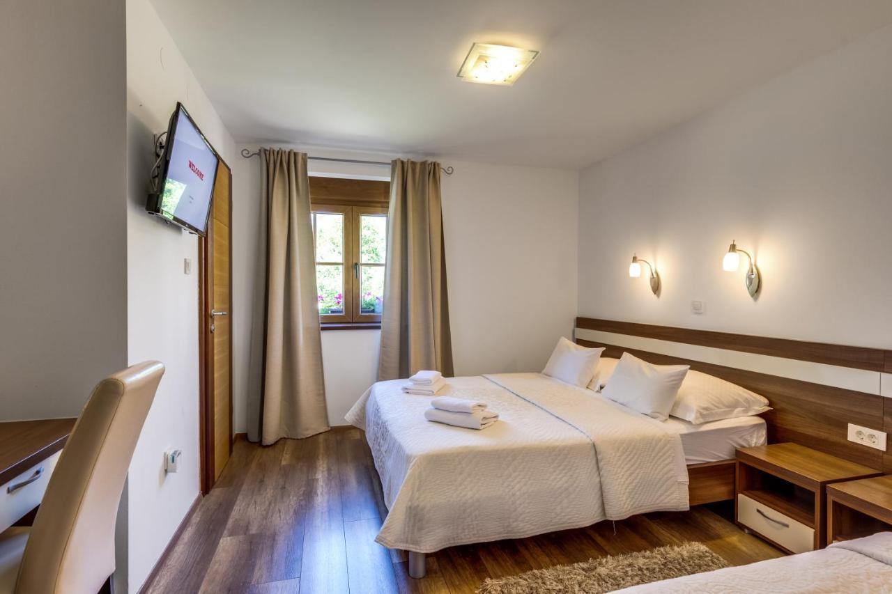 Golden Lakes Rooms Plitvička Jezera Esterno foto