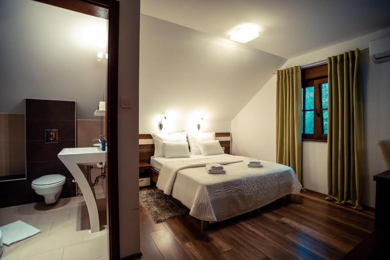 Golden Lakes Rooms Plitvička Jezera Esterno foto